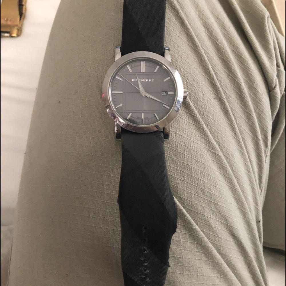 Regular wear and tear band needs replacing and battery